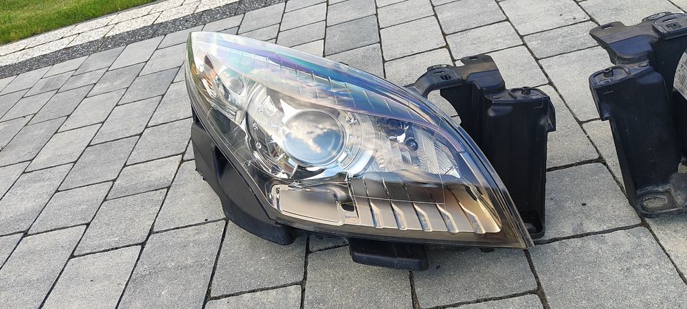 Lampy przednie przód Renault Megane III Xenon Europa