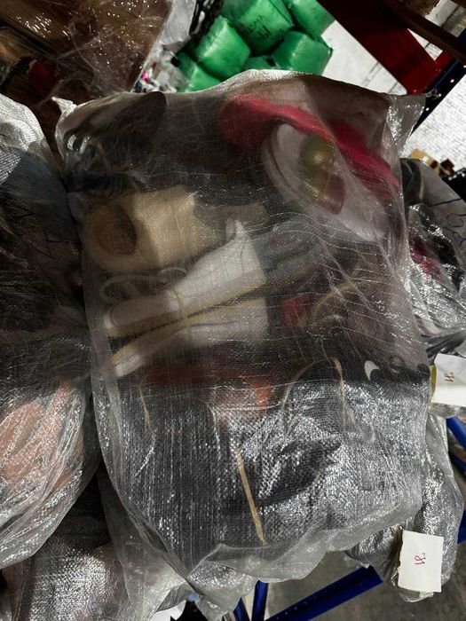 Американське взуття оптом – багато кросівок! Second hand з США