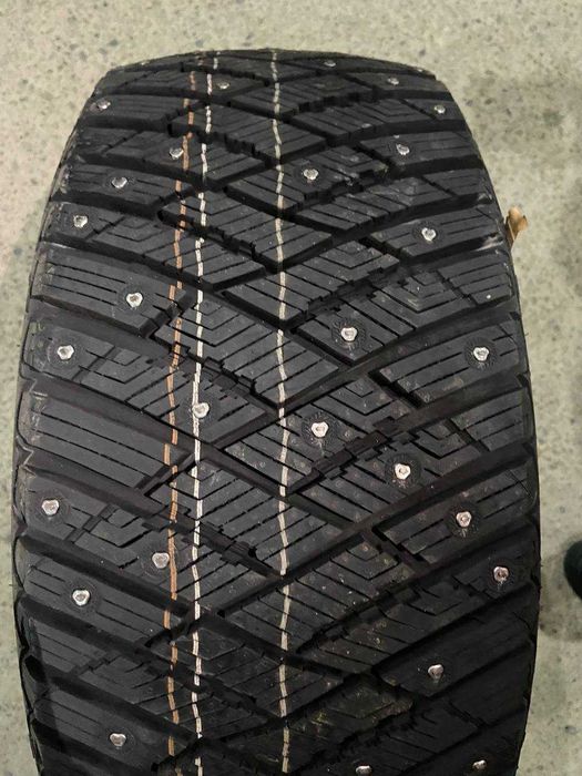 Шини 235/50/17 GOODYEAR ULTRAGRIP ICE ARCTIC 100 шиповані 2025 рік