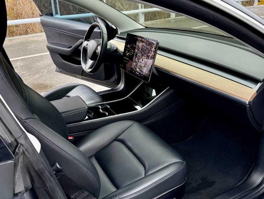 Аренда Авто Tesla Model 3 два мотора 54кВт Днепр