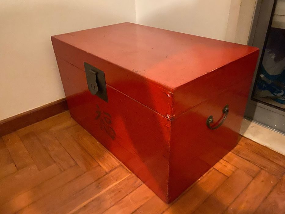 Baú chines Madeira Lacada Sangue de boí Centenário 68 cm Assinado