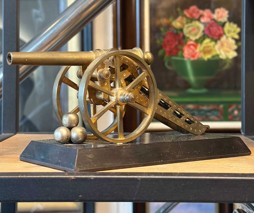 Przedwojenny model armaty brąz i kamień armata miniatura