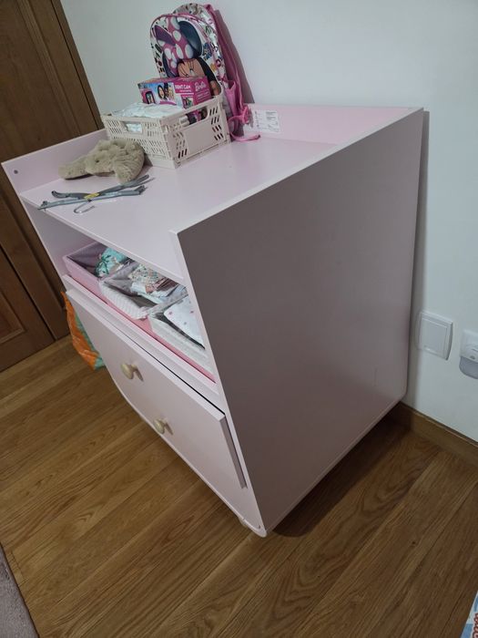 Comoda muda fraldas rosa