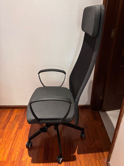 Cadeira de escritório giratória preta