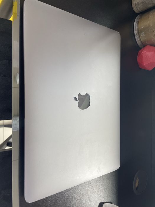Macbook Air M1 8/256gb в хорошому стані