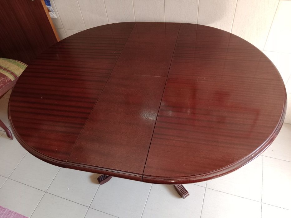 Mesa antiga de jantar