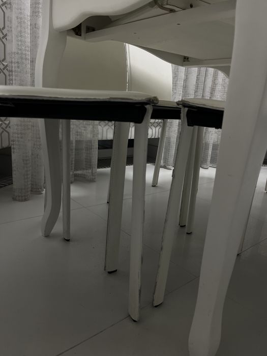 Стіл обідній та стільці