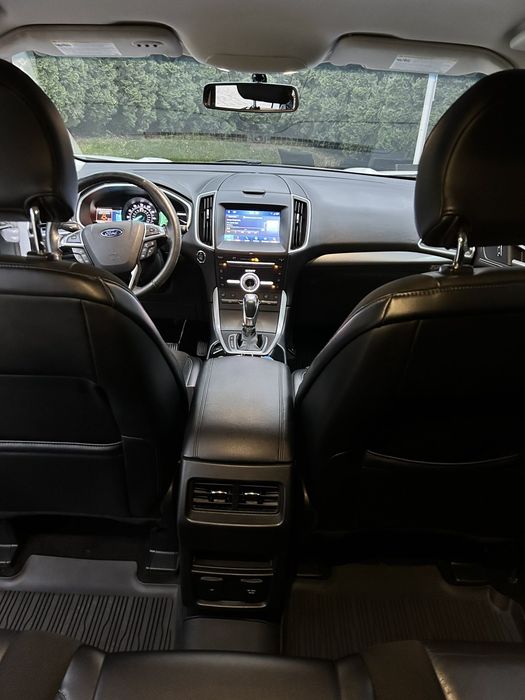 Автомобіль Ford Edge
