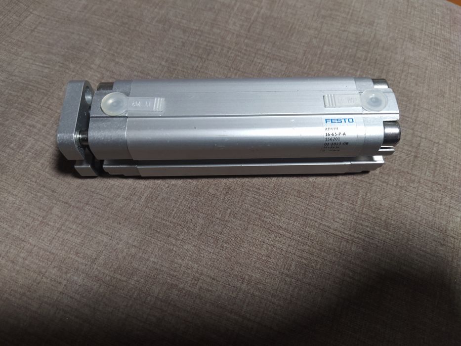 Cilindro pneumático FESTO NOVO