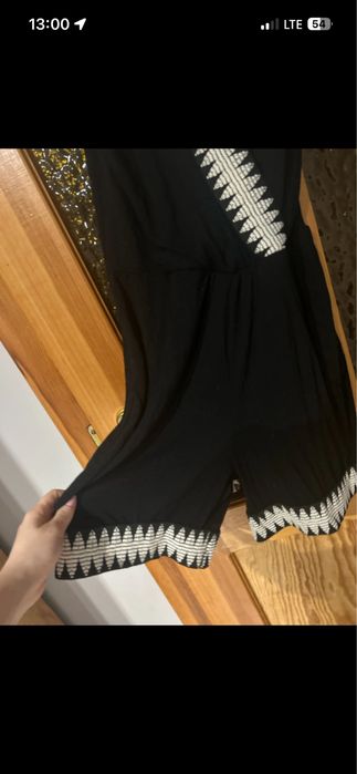 Kombinezon z regulowanymi ramiączkami