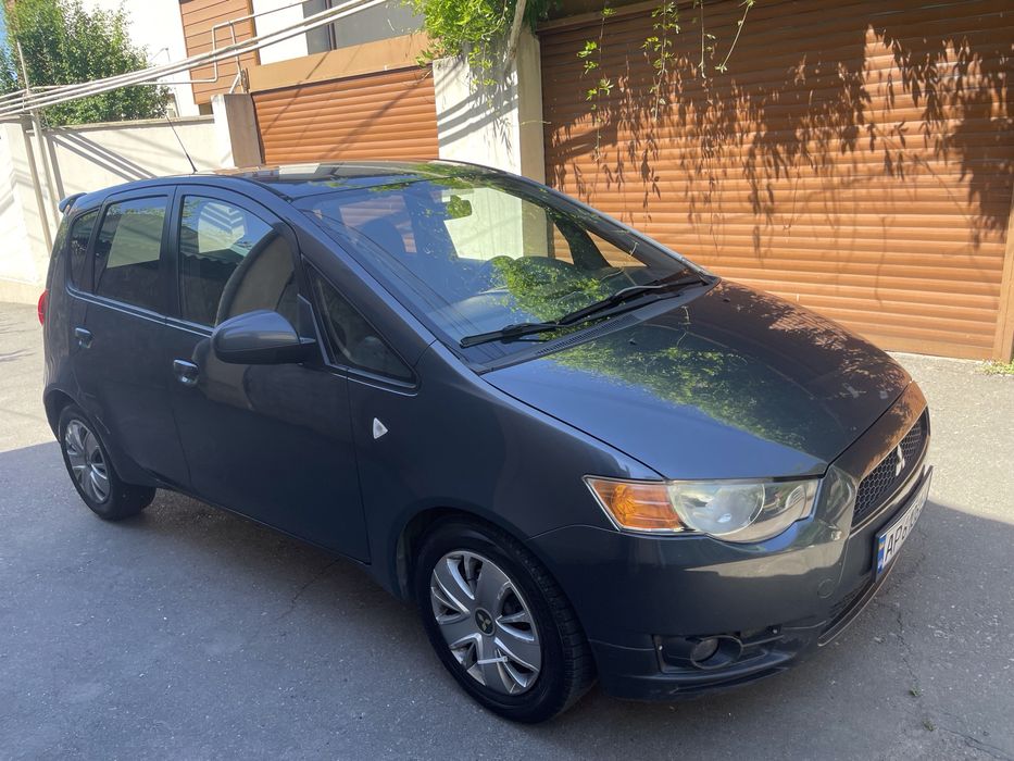 Продам Mitsubishi Colt 1.3 бензин, механика 2010 года