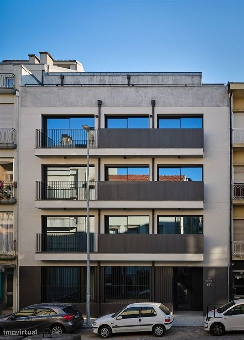 T2 Apartment for Rent in Bonfim, Porto | 2 Parking Spaces