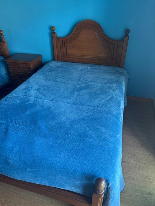 Mobiliário de quarto em madeira