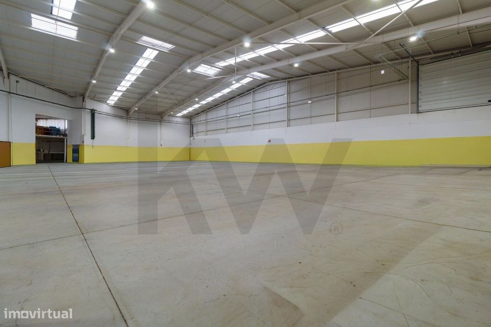 Magnifico, Armazém com 1275m2  P. de Brandão, Sta. M. Feira