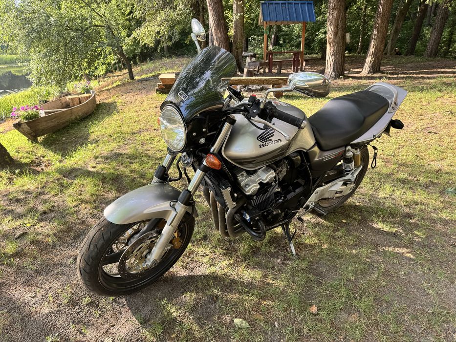 Honda CB400 Vtec 3