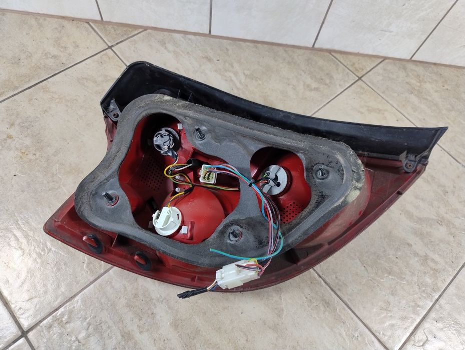 Kia ceed 1 HB hatchback tył prawy wysyłka OLX oryginał oprawki wysyłka