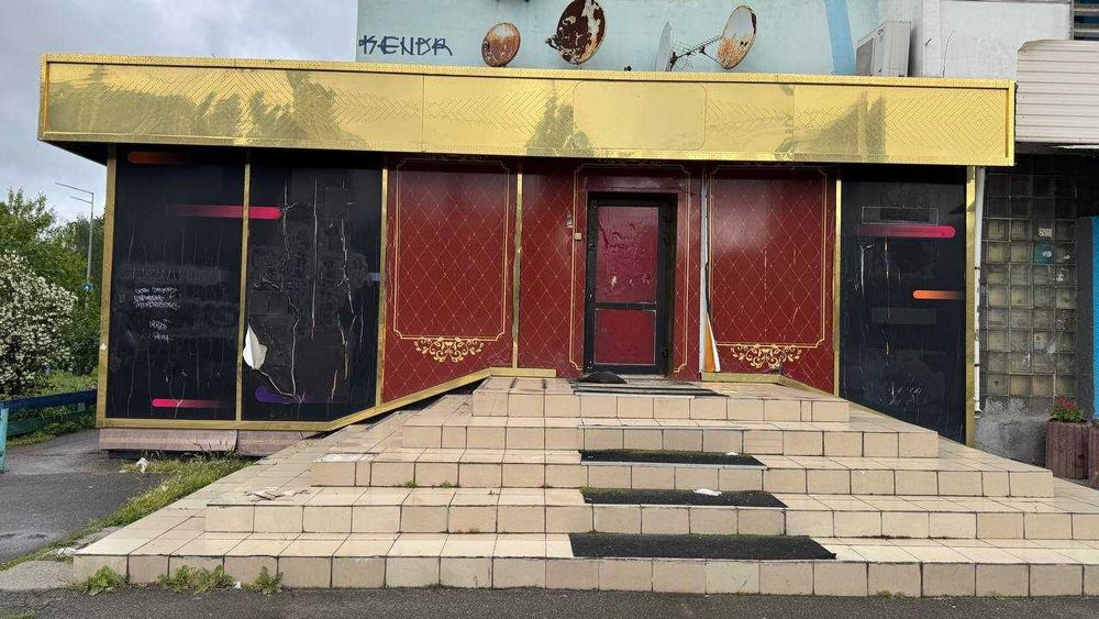 Фасадне приміщення 200 кв.м поруч с АТБ,гарна локація
