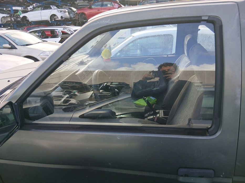 Vidro porta frente esquerda NISSAN Terrano I (WD21)