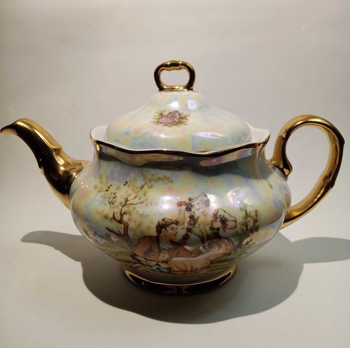 Dzbanek porcelanowy Karolina – PRL, scena miłosna