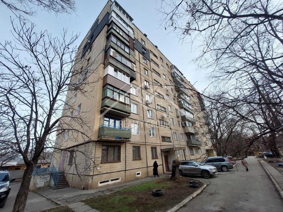 Продаж гарної 3к з ремонтом, меблями та технікою у ЦМ р-ні