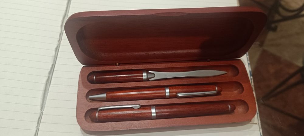 Conjunto de escrita Macma é composto por uma esferográfica, uma c