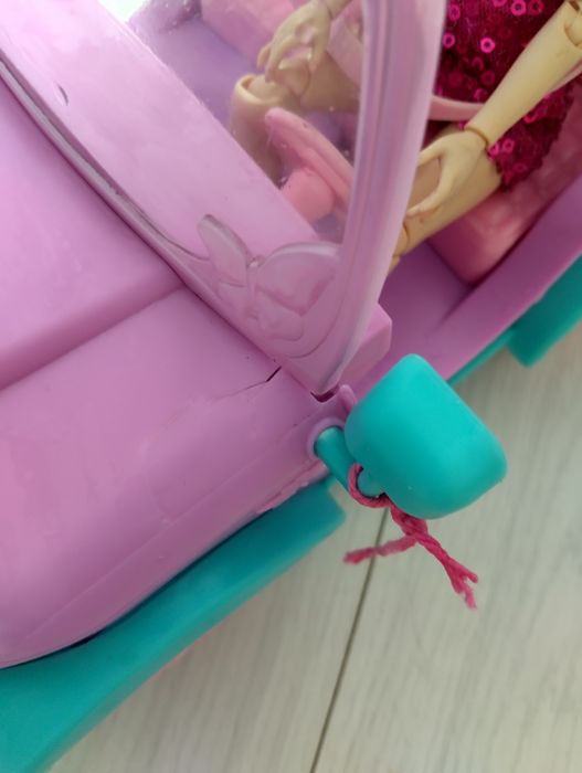 Auto z przyczepą campingowa plus lalka