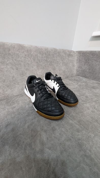 Продам  футзалки Nike tiempo 44 р