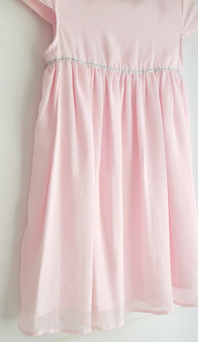 Pudrowa sukienka 128