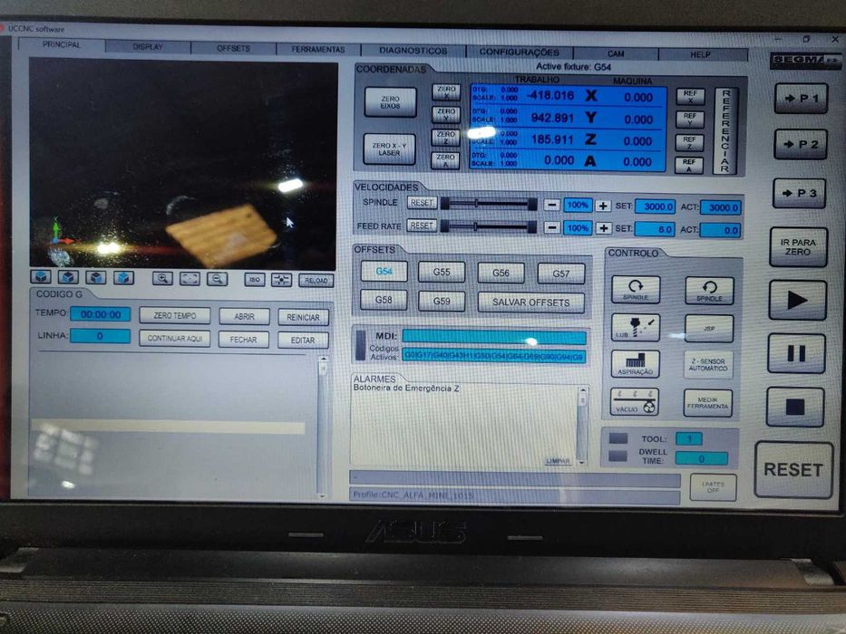 CNC com faca oscilotangencial e fresa