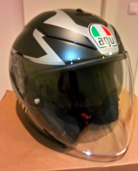 Capacete K5 jet, da AGV