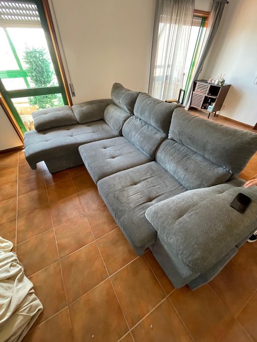 Sofa, com arrumacao e dois bancos