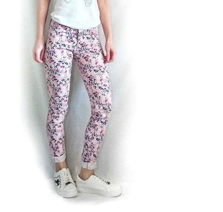 Джинсы для девочки нежно розовые в цветочек на рост 155-160см