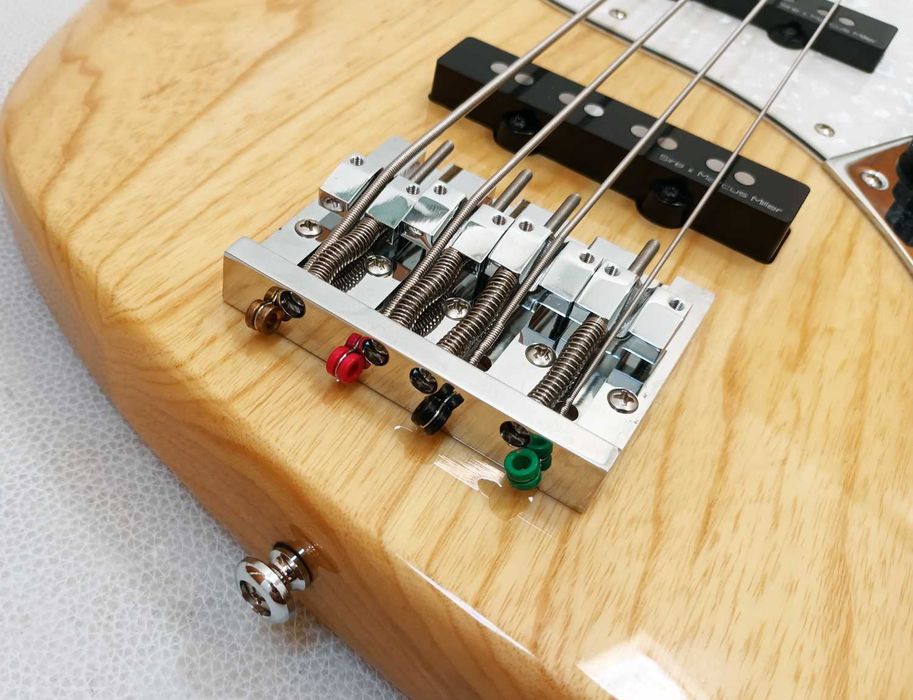 Sire Marcus Miller V8 Ash