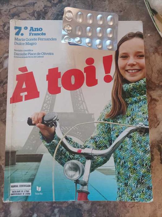 Francês. À toi! 7o ano, manual.