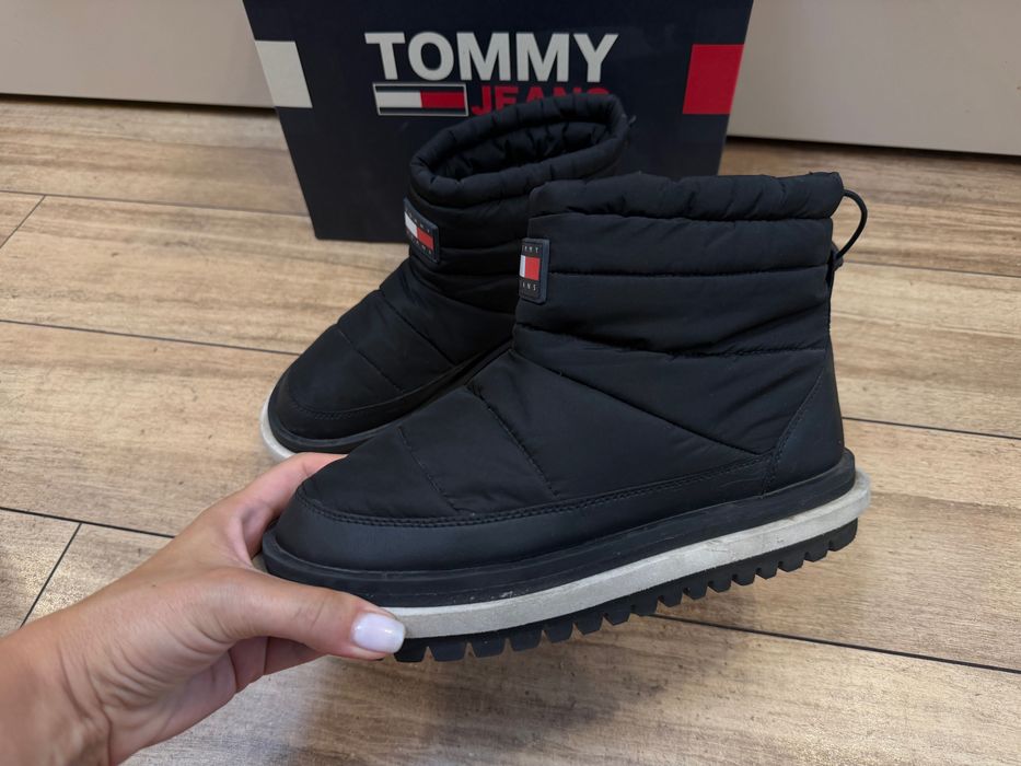 Зимові чоботи дутики Tommy Jeans TJW PADDED FLAT BOOT