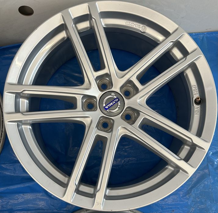 706 Felgi Aluminiowe Volvo R 18 5x108 otwór 63,3 Bardzo Ładne