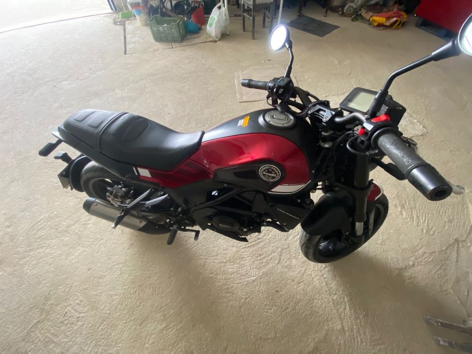 Motocicleta Benelli