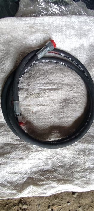 Шланг гідравлічні шланги, є довжиною 10,метрові,