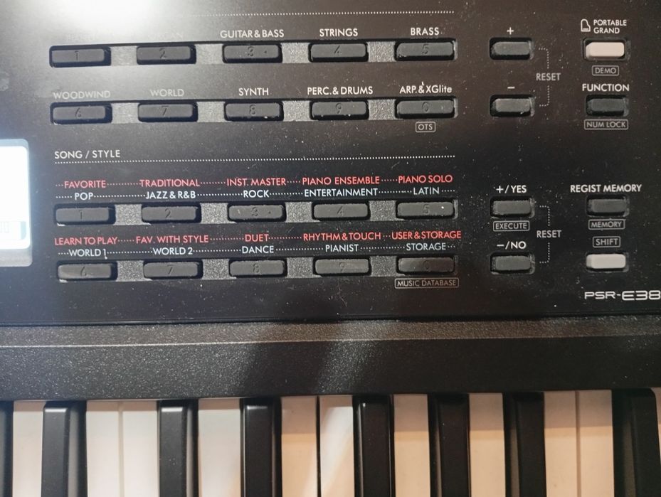 Teclado Yamaha PSR-E 383
