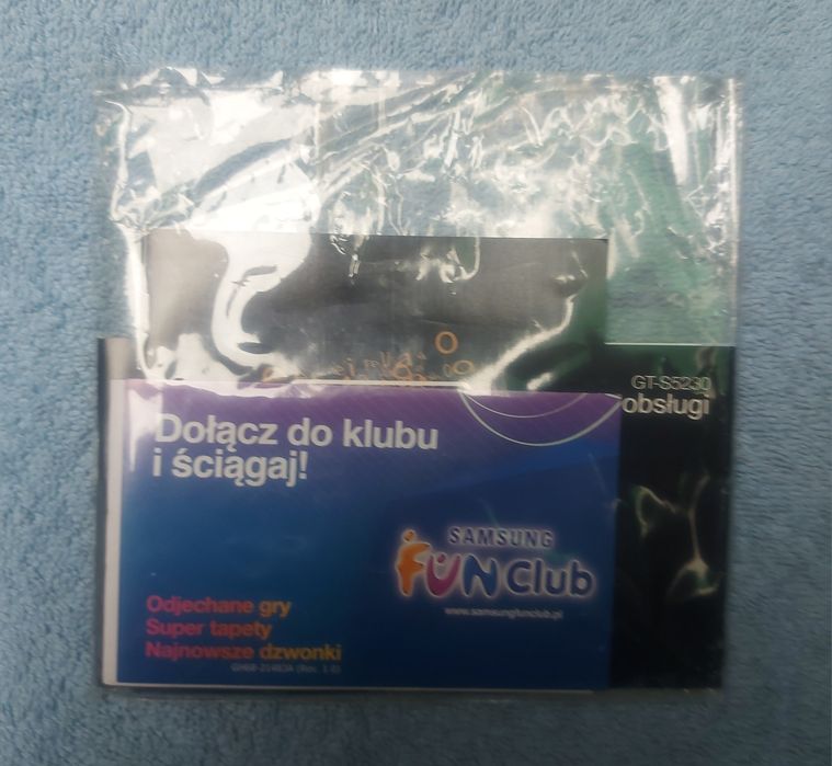 Pudełko Samsung Avila z kompletem instrukcji.