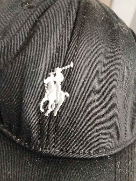 Чорна бейсболка від бренду Polo Ralph.