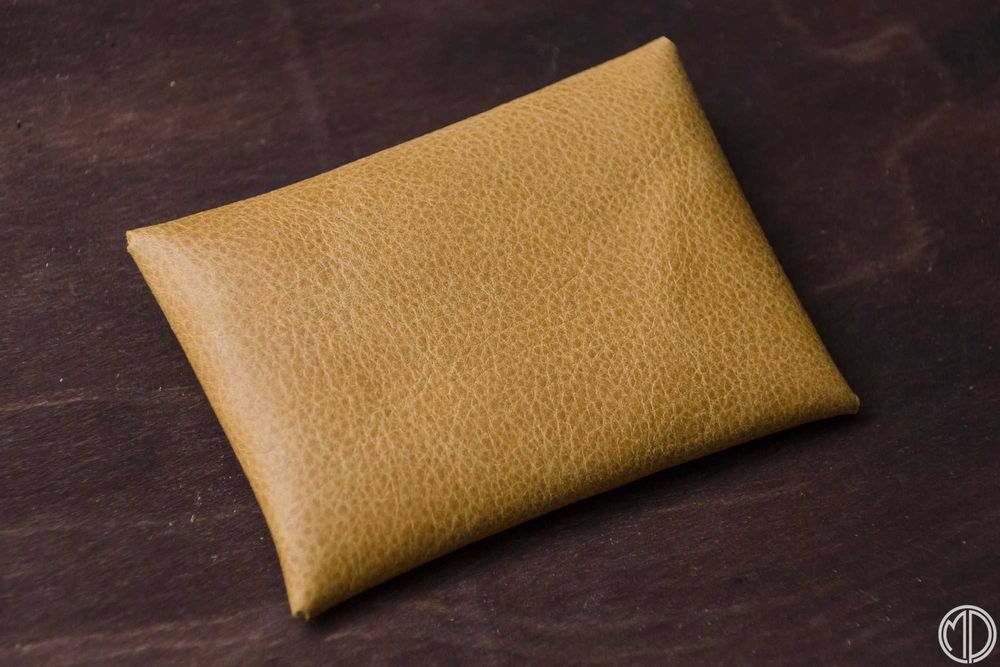 Ręcznie szyty ze skóry card holder, portfel - upcykling