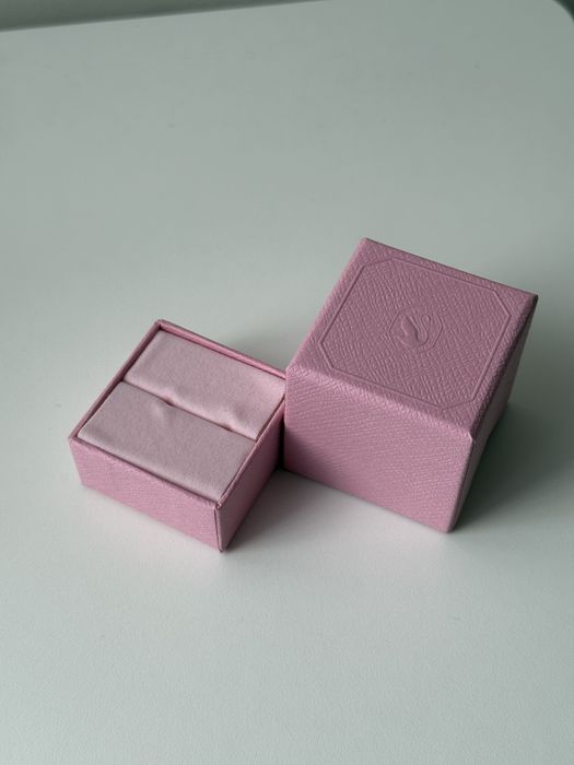 Продам коробку Swarovski с пакетом