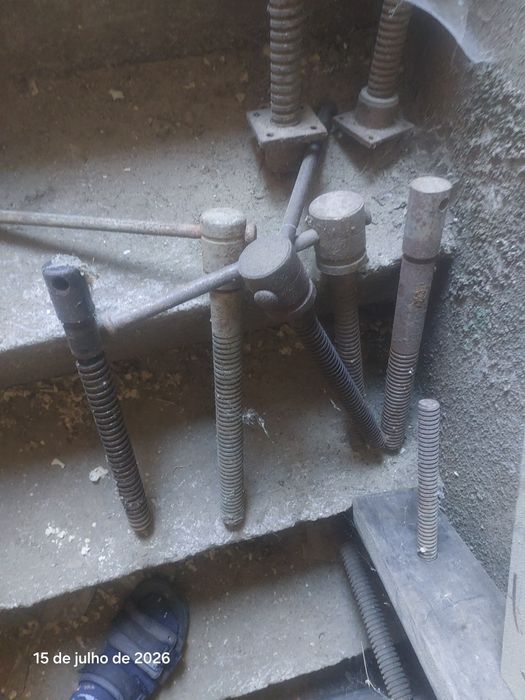 Tornos de  bancada de marceneiro