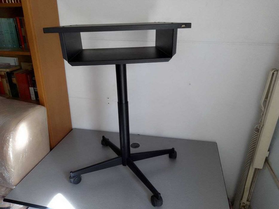 Mesa metálica para televisor + leitor de vídeo/cd (usada)