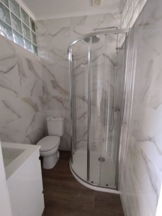 Alugo suite em Miratejo em casa sossegada