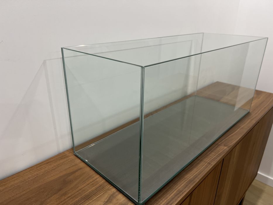 Aquario 80x30.7x35 cm com filtro de agua