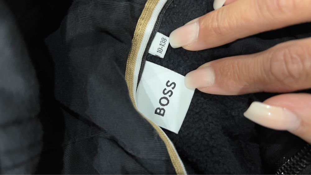Dres Hugo Boss r 138