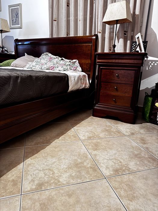 Quarto Completo em Madeira Maciça de Cerejeira - em bom estado