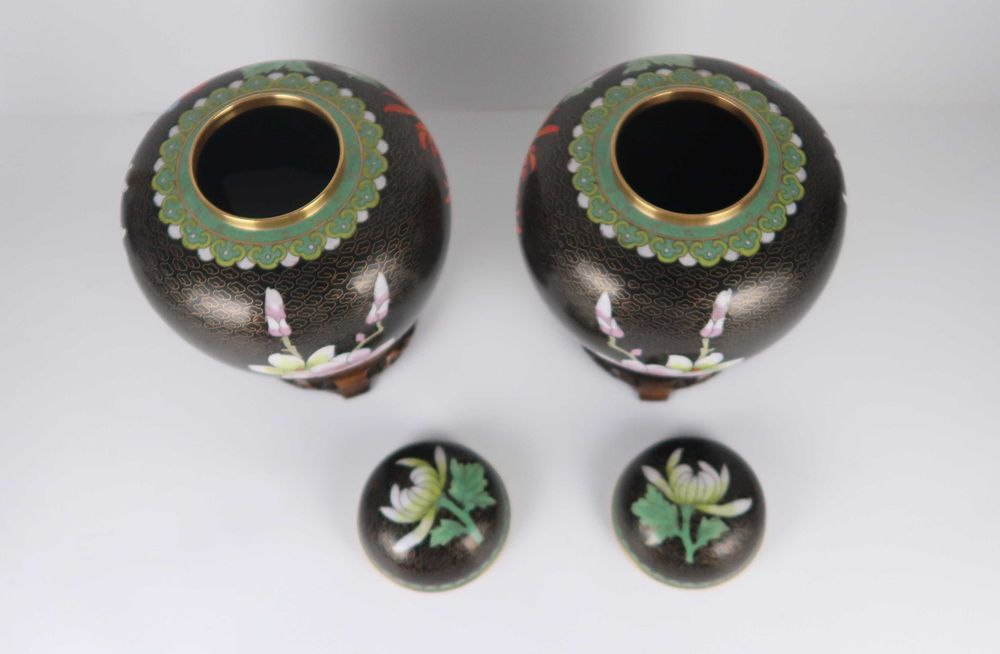 Par de potes em porcelana da China